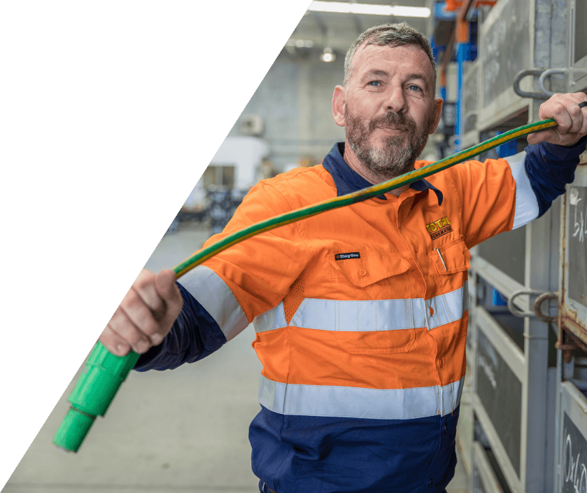 A staff is holding a powerlock cable